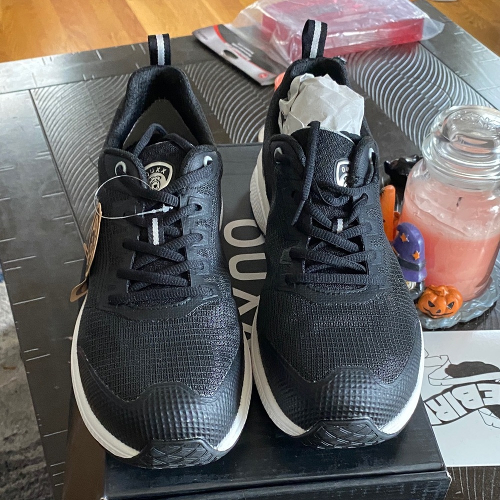 Stylish Black Aluminum Toe Sneakers for Men